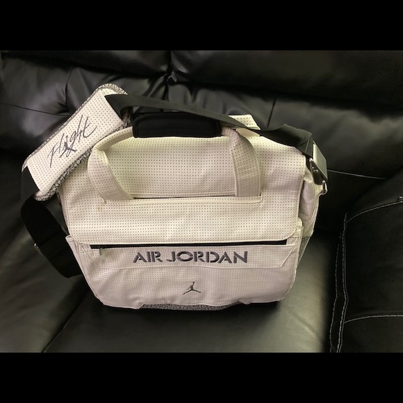 Authentic Michael Jordan White DJ Messenger Bag - Picture 3 of 5